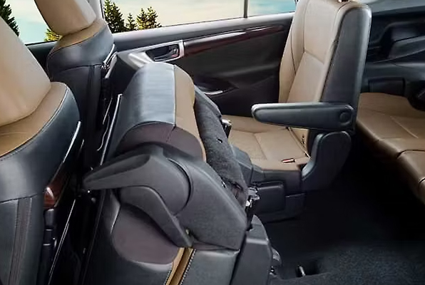 Toyota-Crysta_Img_4_596X400